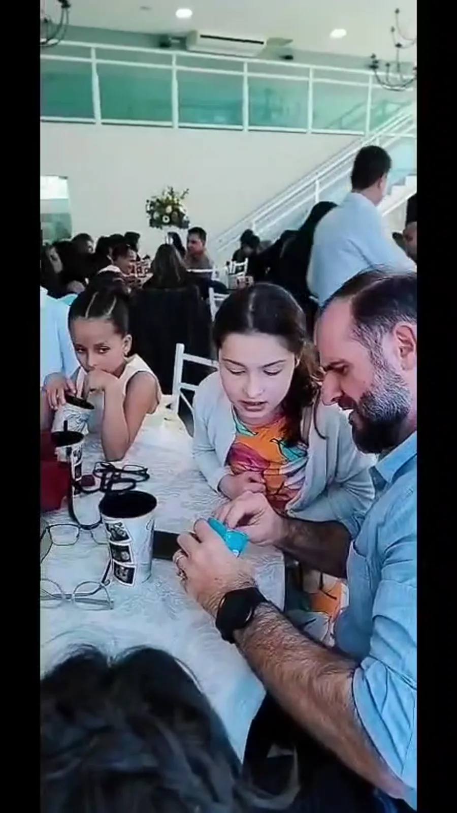 Close up do Mágico Rodrigo Bento em casamento